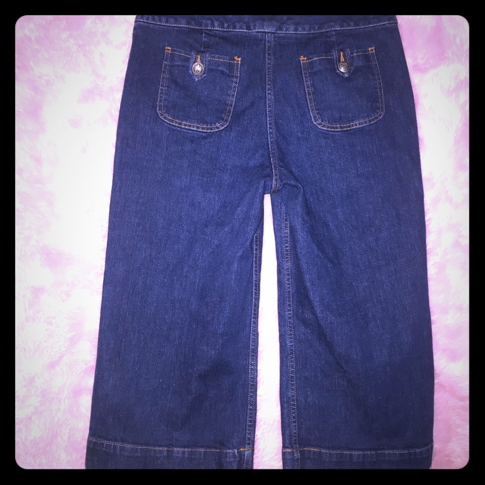 Womyn Denim Size 8 Capri pants